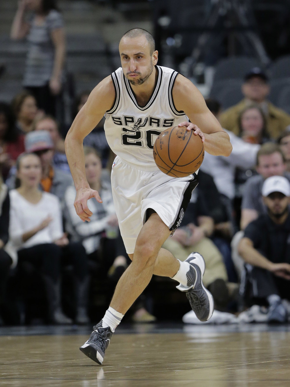 S赛官网-克劳福德评国际赛场最难防球员：吉诺比利的大跨步运球独树一帜