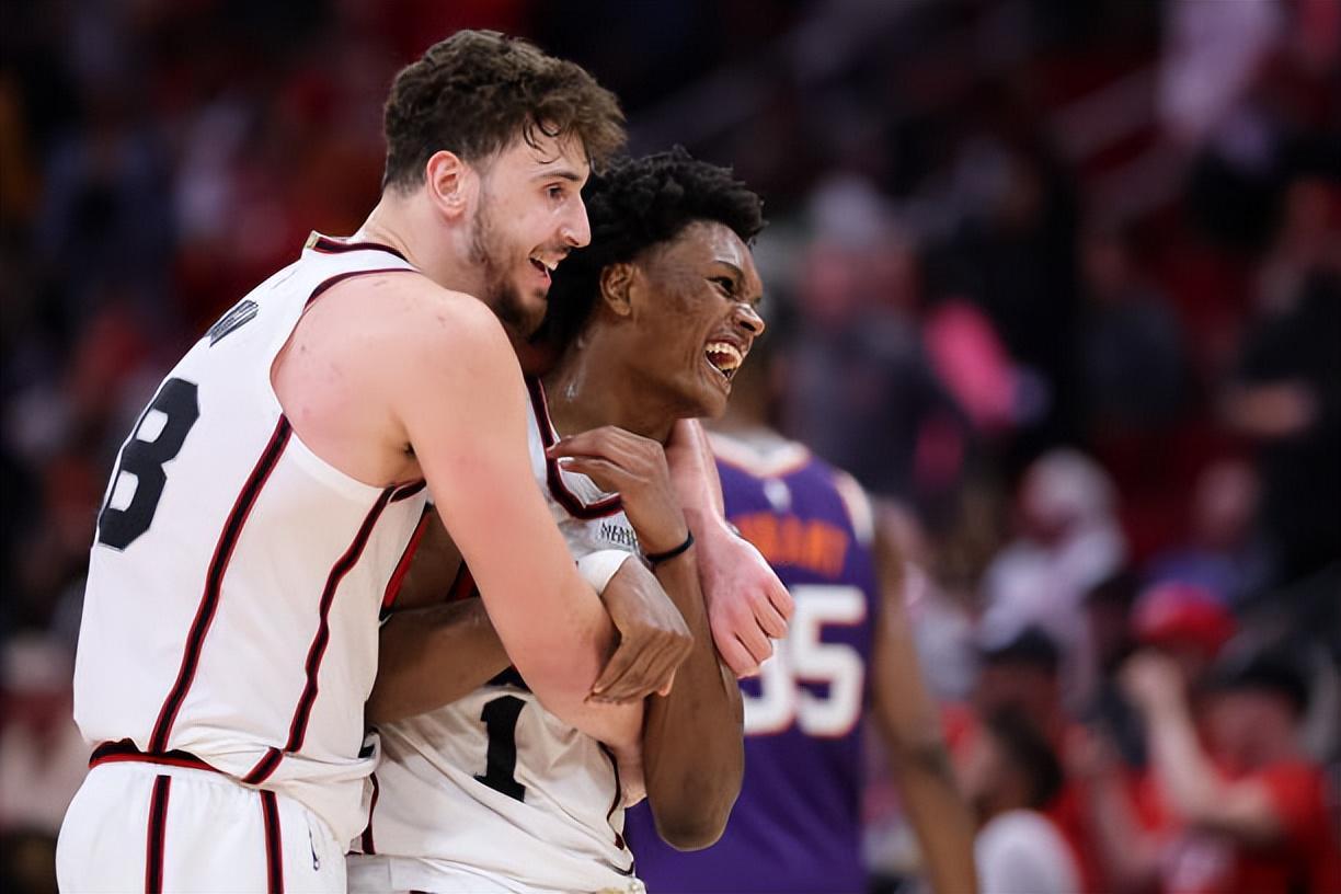 官网赛程查询-火箭内线支柱：阿门不仅天赋异禀，而且他还是一名非常勤奋的球员