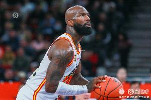 总决赛直播-来个过山车!多米尼克-琼斯失误后送致胜盖帽 贡献15分6板9助5断