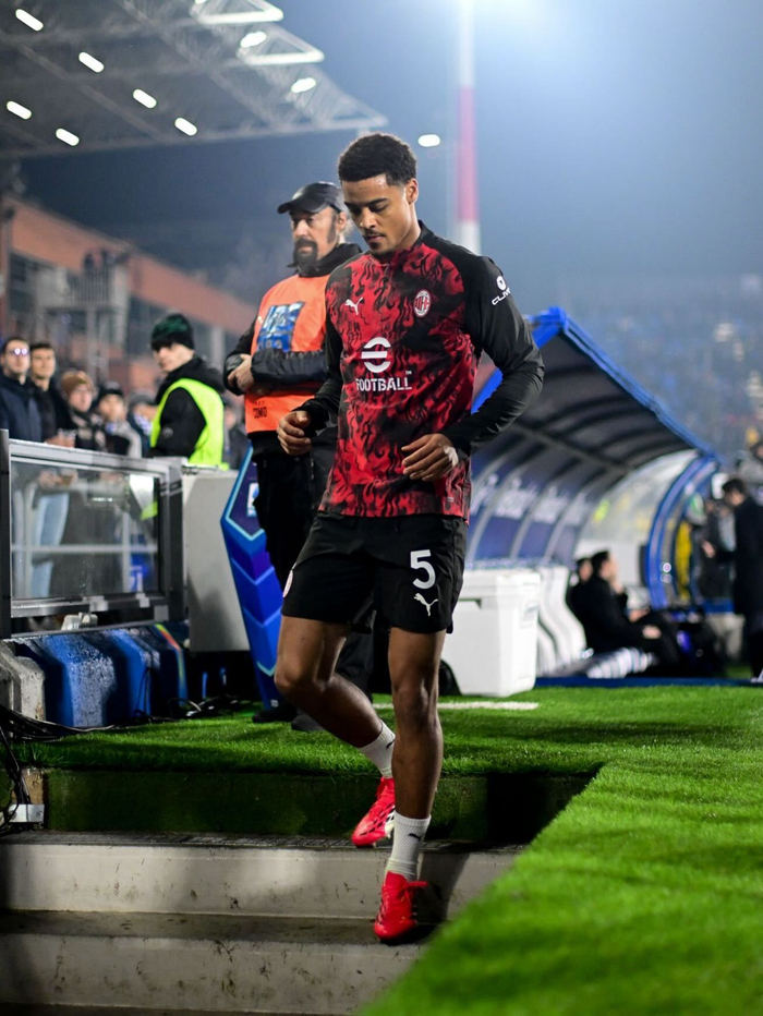 总决赛直播-德温特发文为米兰加油|AC米兰_新浪体育_新浪新闻