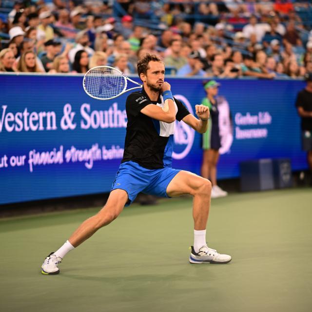 S赛官网-西西帕斯辛辛那提进决赛 梅德维德夫对发上无解？