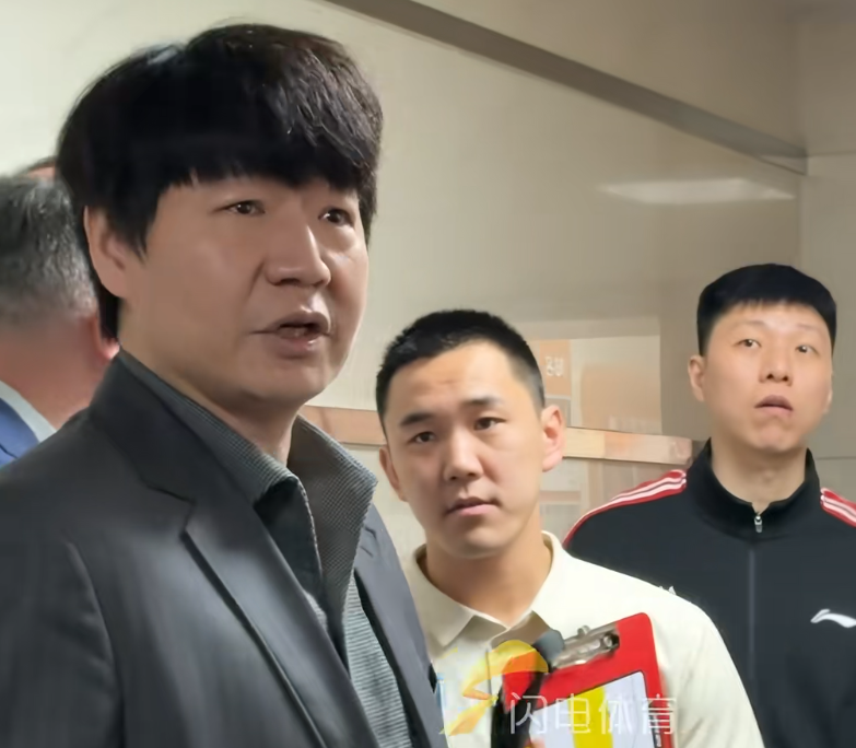 胜宁波队内复盘！邱彪点王证，与纪民尚直指团队，2人激情击掌！