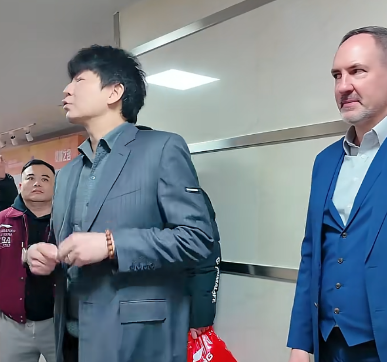 胜宁波队内复盘！邱彪点王证，与纪民尚直指团队，2人激情击掌！