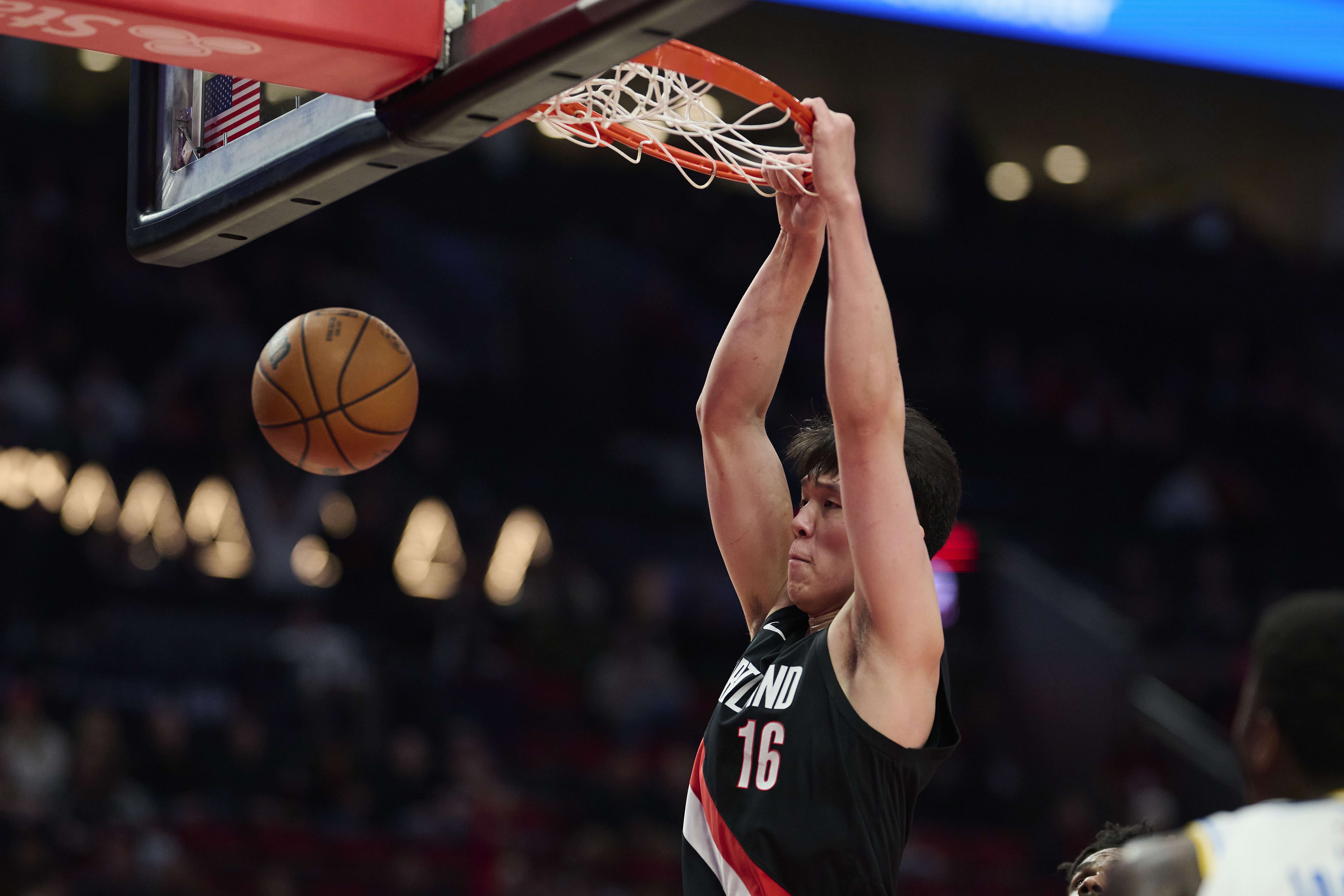 赛事入口-NBA彩经：老鹰客场力拼骑士 快船激战雷霆 马刺轻取开拓者