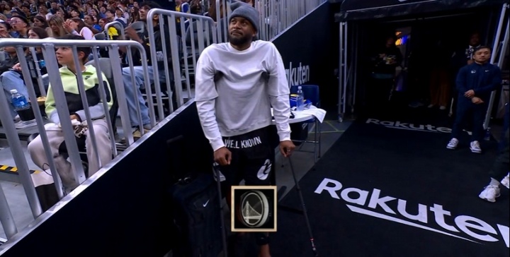 总决赛直播-库里：这也是我们在穆迪术后第一次见到他 球迷为他送上爱与支持